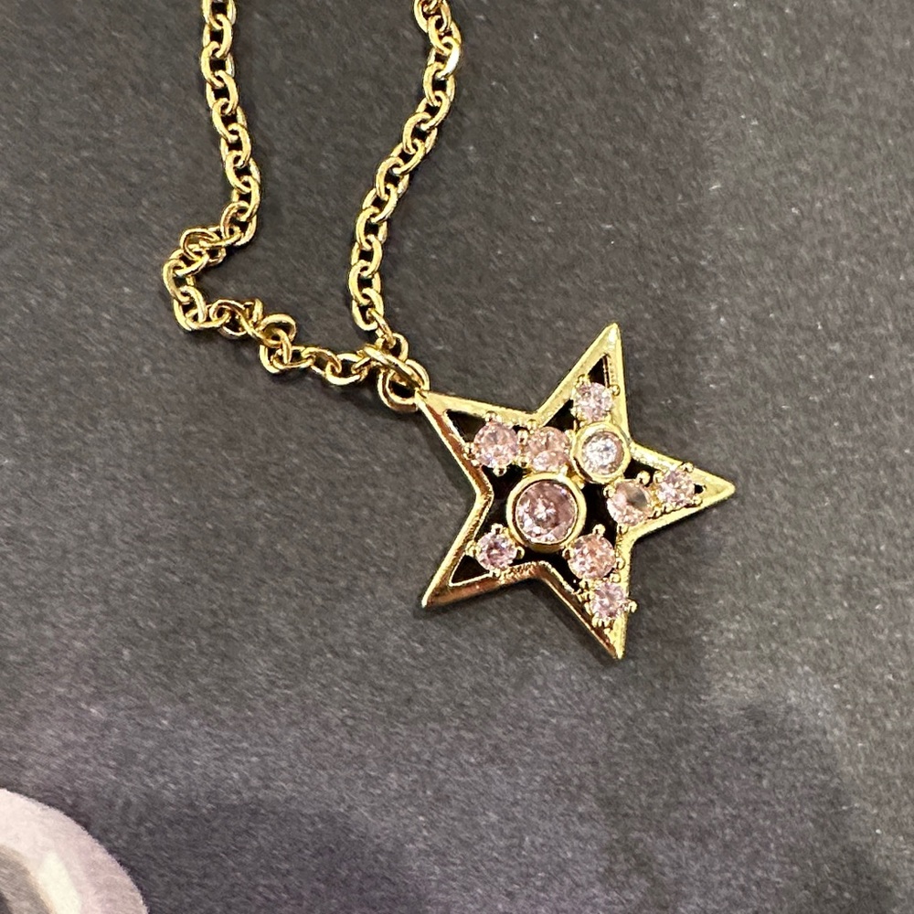 Gold Star Pendant Necklace